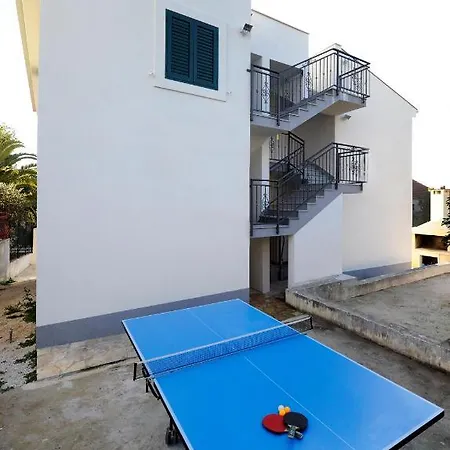 Stipe With A Rooftop Jacuzzi Apartament *